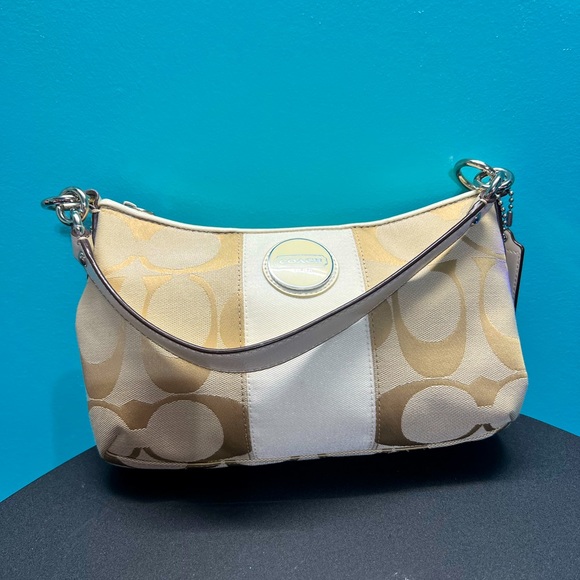 Pre own authentic coach.. - Picture 2 of 7